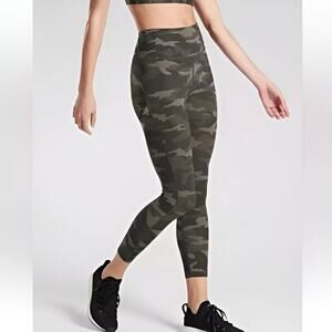 Athleta Ultimate 7/8 Pocket Camo High Waist Leggings Olive Green Size XS
